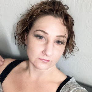 Meet your Posher, Janelle lynn